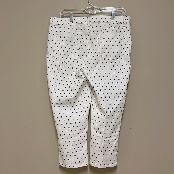 Chico’s Perfect Stretch Girlfriend Slim Leg Capri Pants - Picture 4 of 7